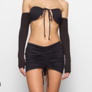 Skims Swim crop top long sleeves in Black Onyx.